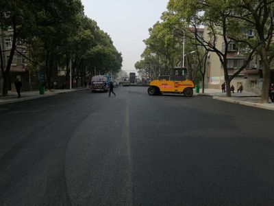 襄陽軸承廠道路刷黑