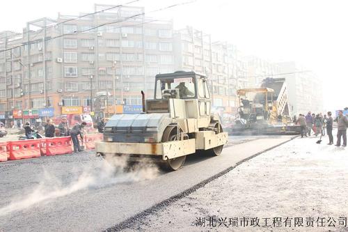 襄陽(yáng)龐公路施工