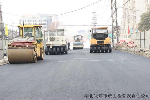 襄陽(yáng)龐公路施工